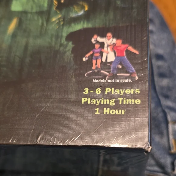 Green Black and Yellow Haunted House Board Game - Picture 3 of 8